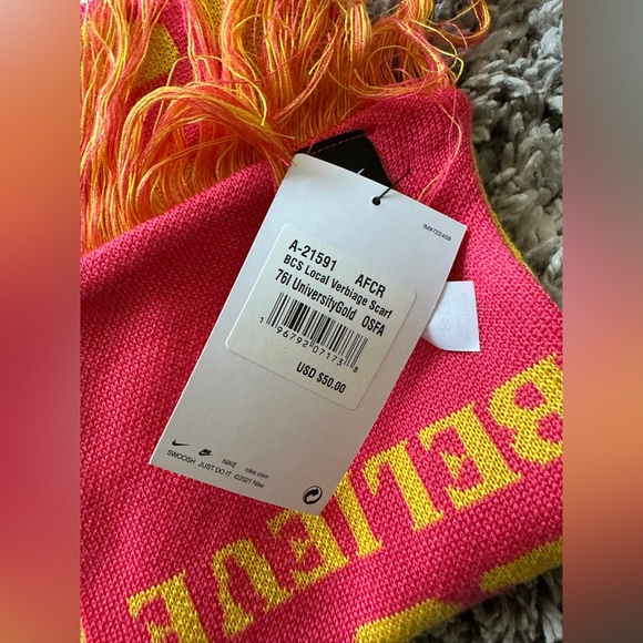 Nike Ted Lasso BELIEVE soccer scarf - Picture 3 of 3